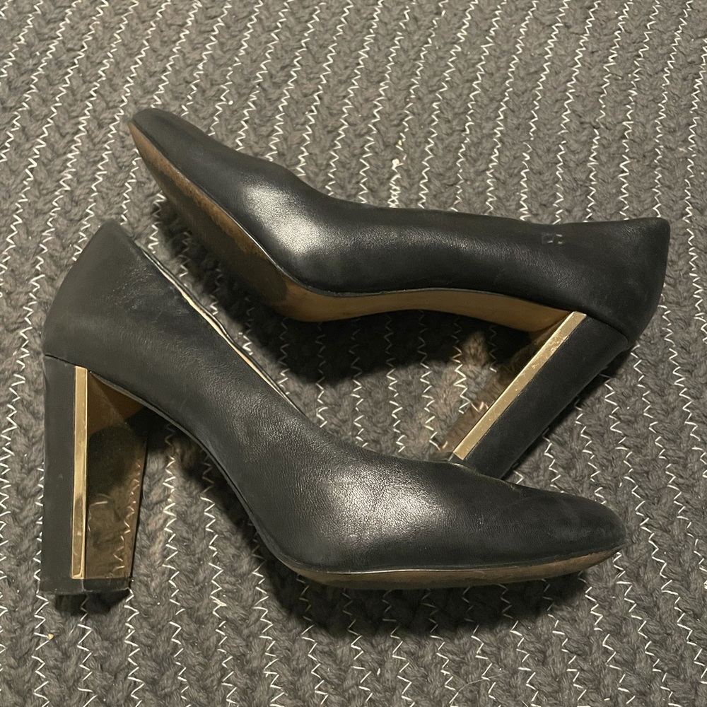 Banana Republic Leather Pumps - Size 7